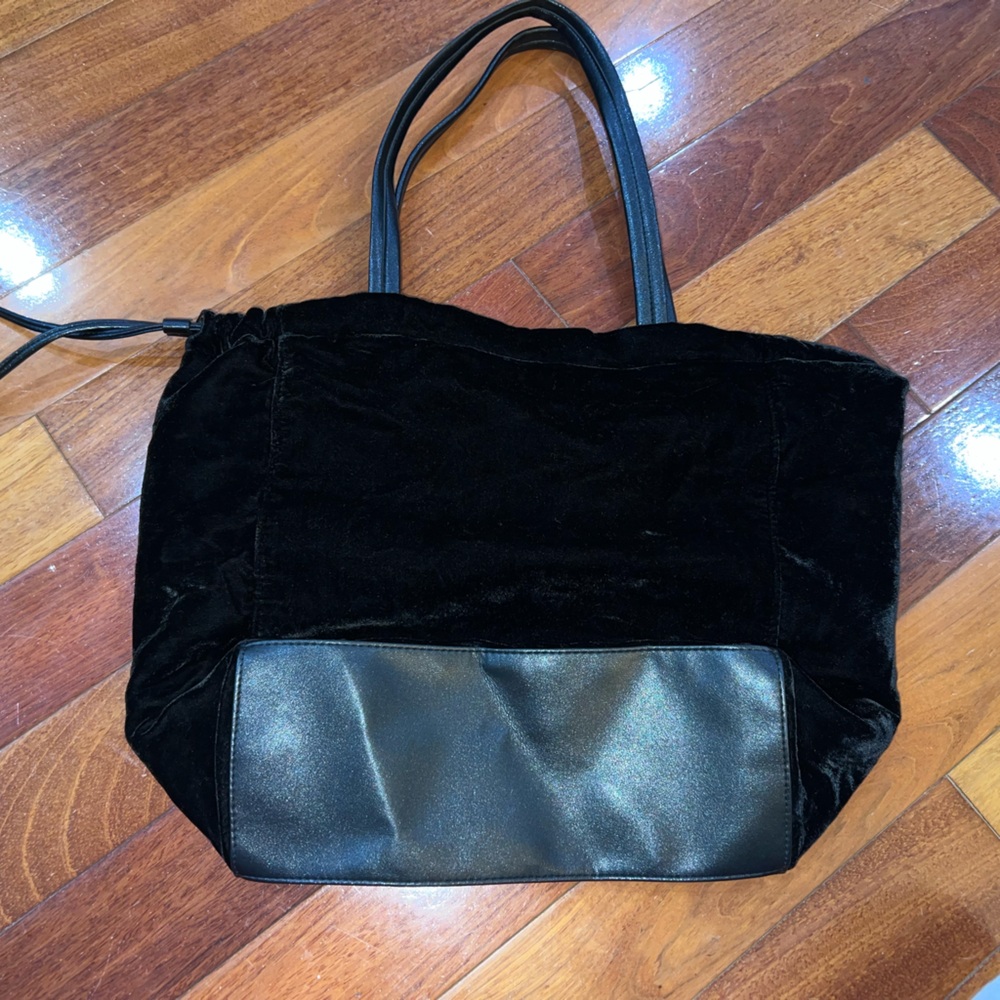 Victoria's Secret Elegant Black Tote - Picture 2 of 2